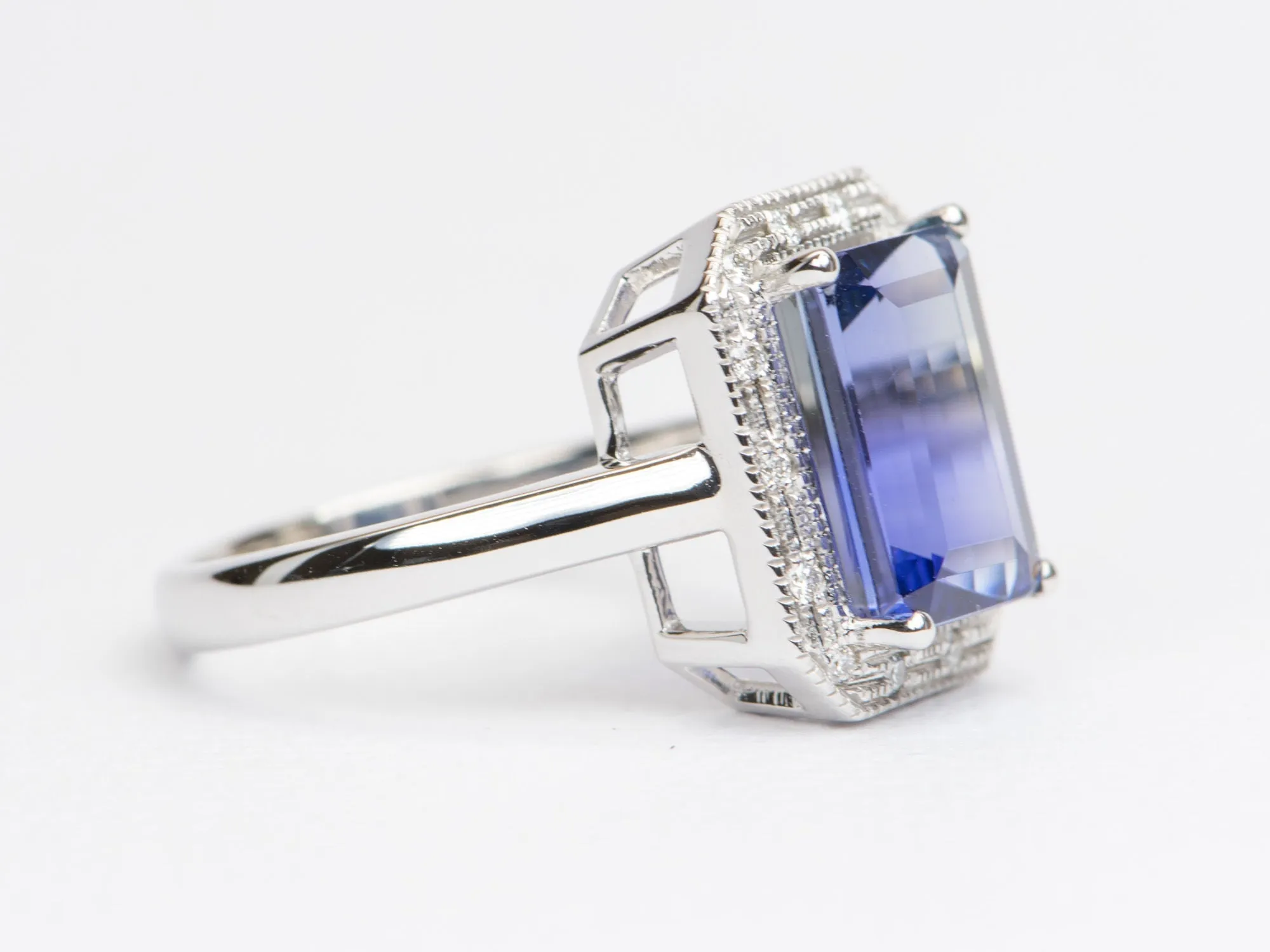 5.21ct Bi-Color Purplish Blue Tanzanite with Diamond Halo 14K Gold Ring R6355